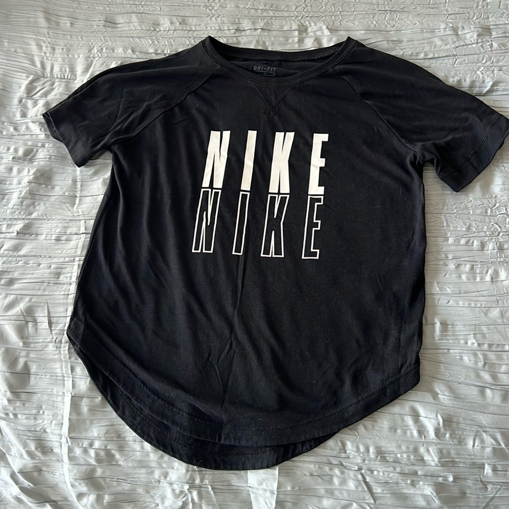 Girls Large Black Nike Short Sleeve T-shirt
